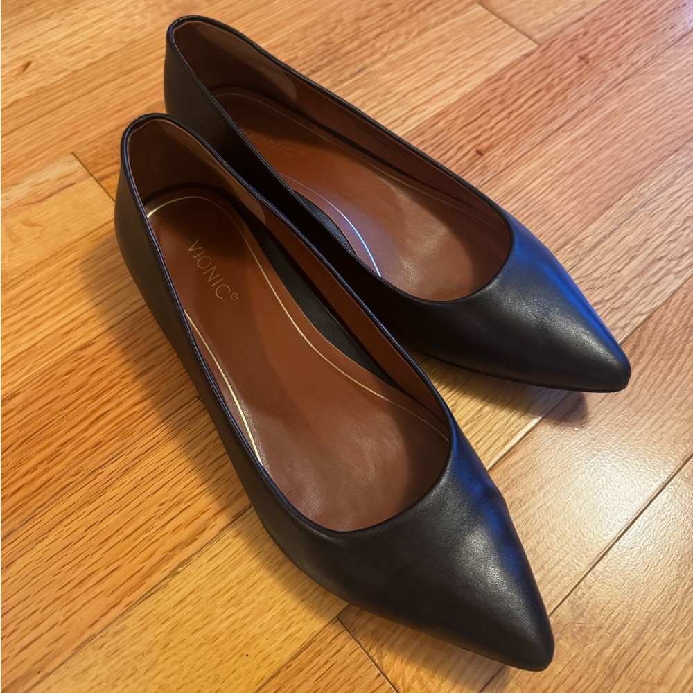 Vionic Black Leather Women's Loafers